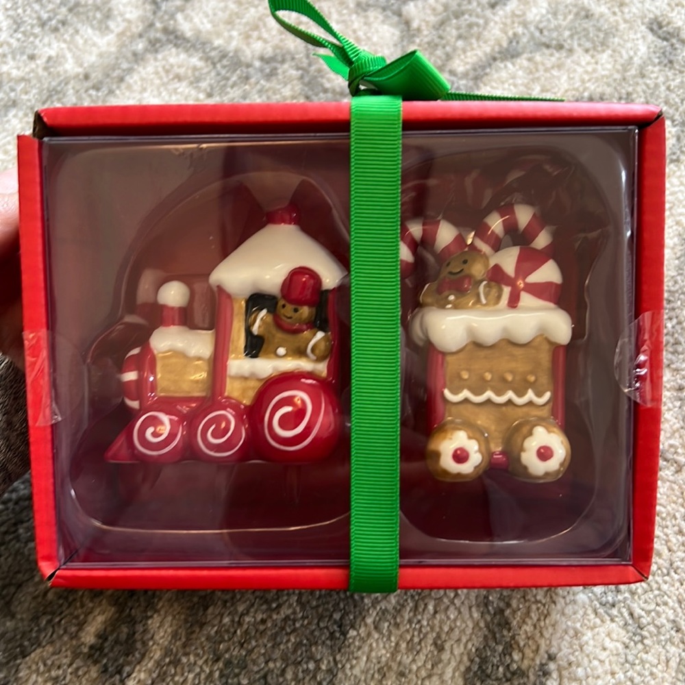 Gingerbread man Christmas train salt and pepper set